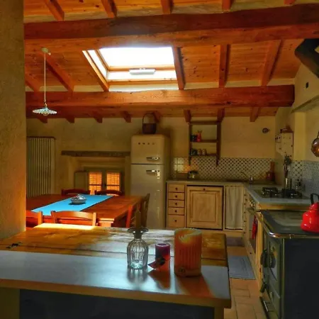 Colle Secco Hill, Typical Rustic La Strada-Santa Cristina
